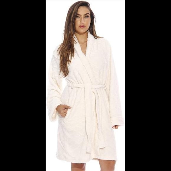 Super Comfy White Plush Robe for Women - Picture 1 of 3